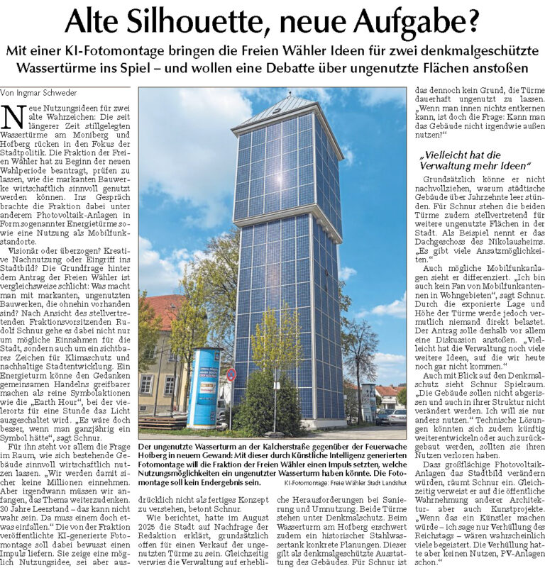 Hoher moderner Turm mit Solaranlagen und rundem Fenster, daneben historisches Gebäude vor blauem Himmel